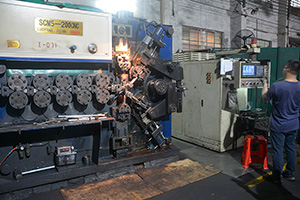 彈簧生產設備（bèi）